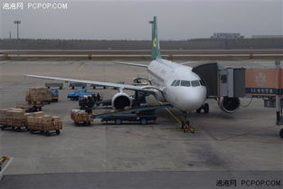 當(dāng)富士S5 Pro遇見騰龍A16 高ISO機(jī)場(chǎng)瞬間抓拍行李托運(yùn)紀(jì)實(shí)